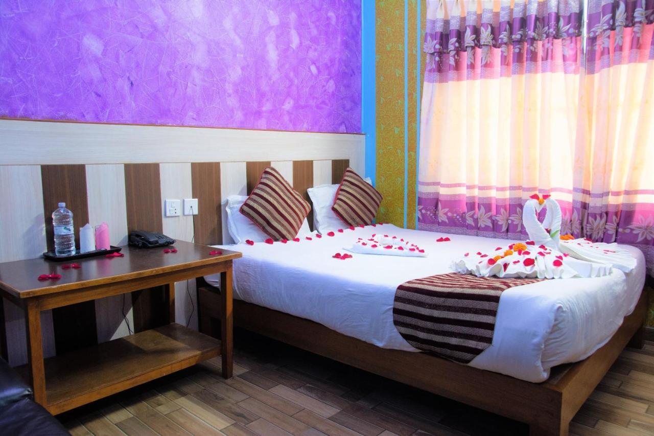 Hotel Middle Point Pvt Ltd Pokhara Kültér fotó