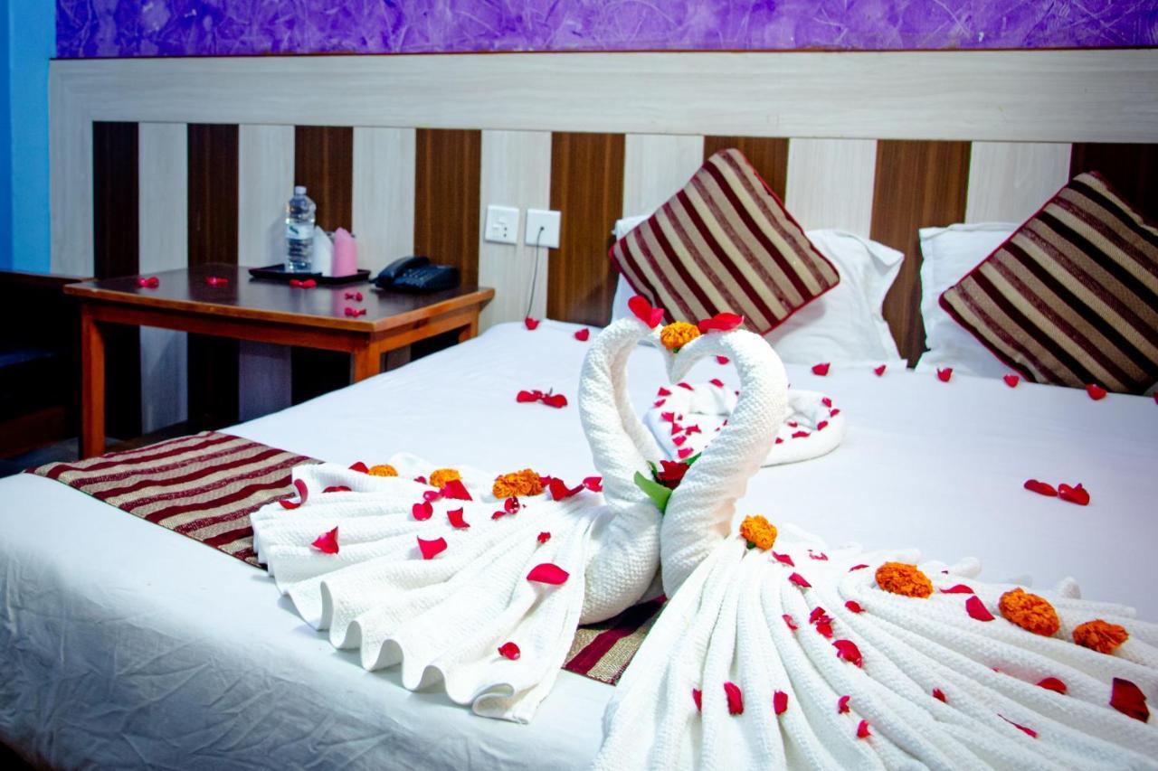 Hotel Middle Point Pvt Ltd Pokhara Kültér fotó