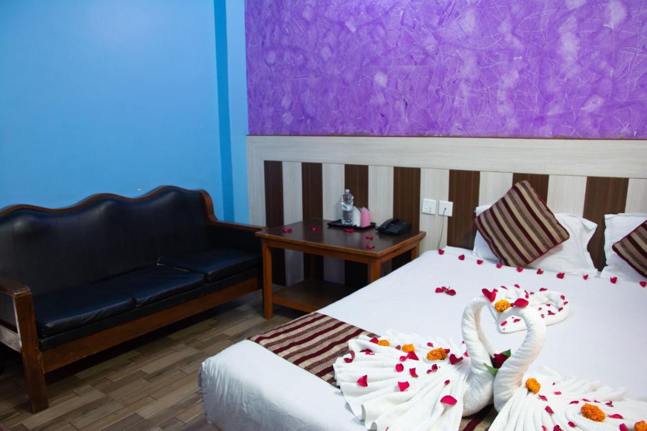 Hotel Middle Point Pvt Ltd Pokhara Kültér fotó