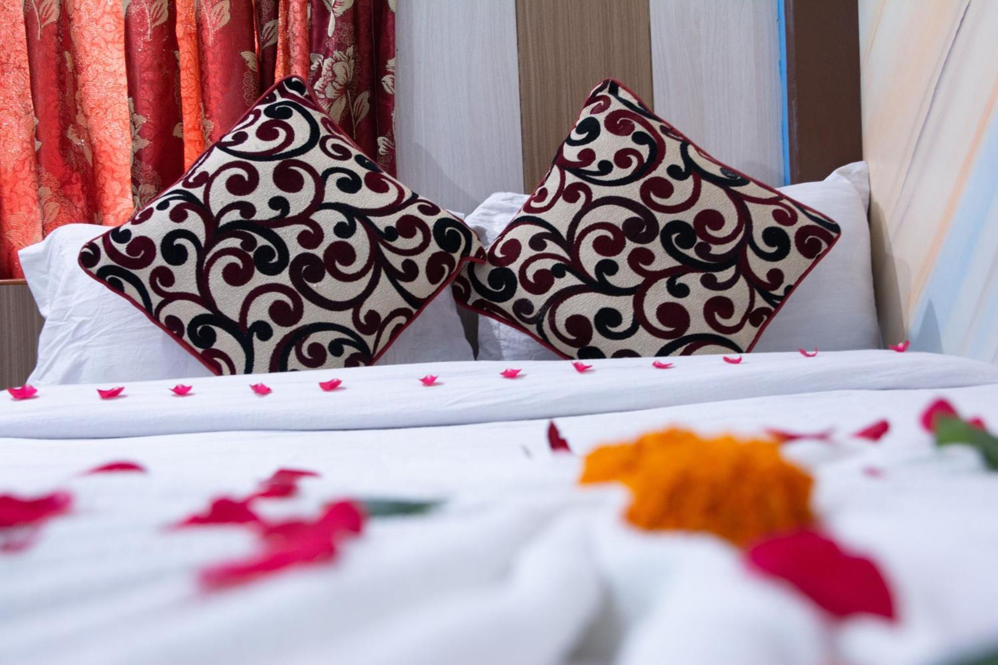 Hotel Middle Point Pvt Ltd Pokhara Kültér fotó
