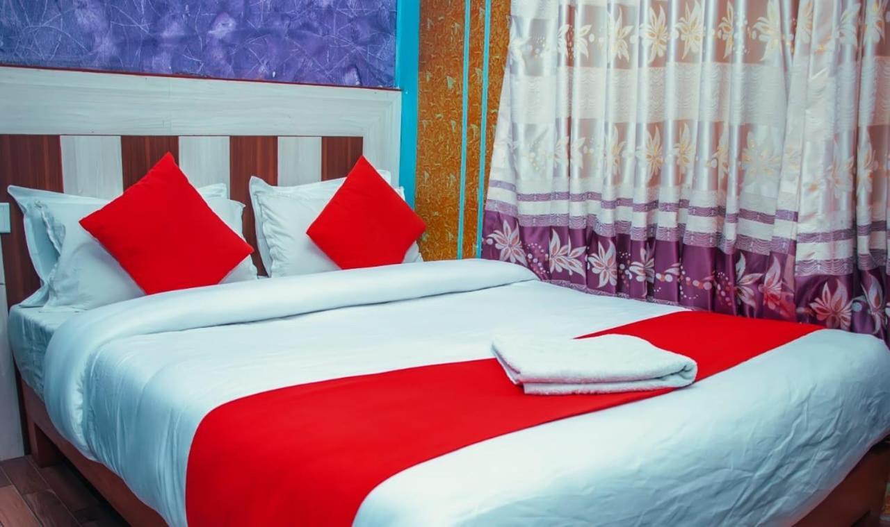 Hotel Middle Point Pvt Ltd Pokhara Kültér fotó