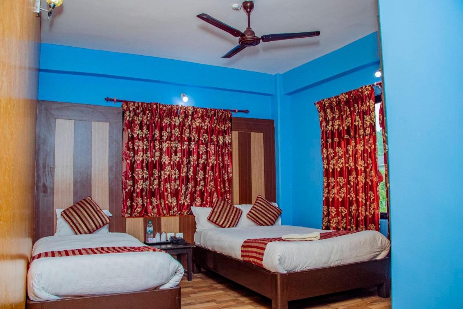 Hotel Middle Point Pvt Ltd Pokhara Kültér fotó